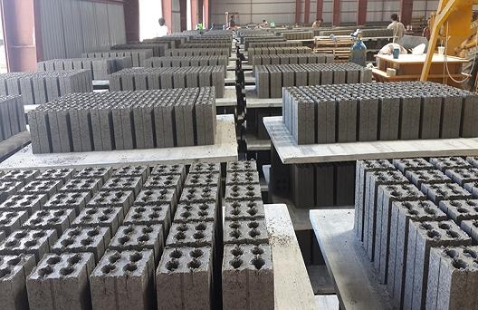 xử lý tái chế bùn thải làm vật liệu xây dựng